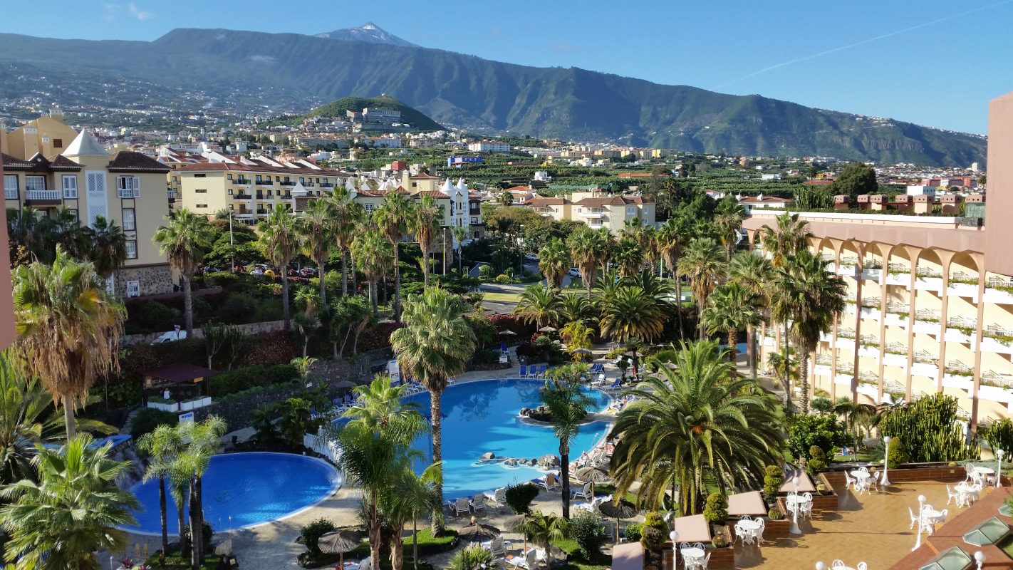 Hotel Puerto Palace Balkon Poolblick mit Teide